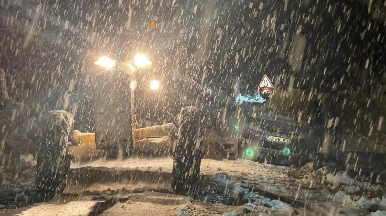 Ordu-Sivas kara yolu yoğun kar yağışı nedeniyle ulaşıma kapandı