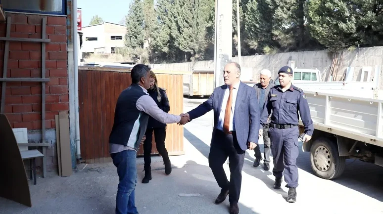 Yatağan Kaymakamı İlhan sanayi sitesinde esnaf ziyareti gerçekleştirerek sorunları dinledi