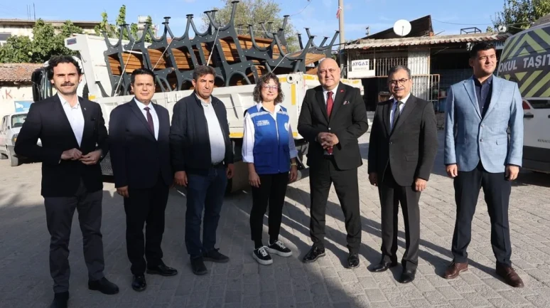 Muğla Büyükşehir Belediyesi Yatağan'a 60 bank ve 6 oyun grubu yerleştirdi