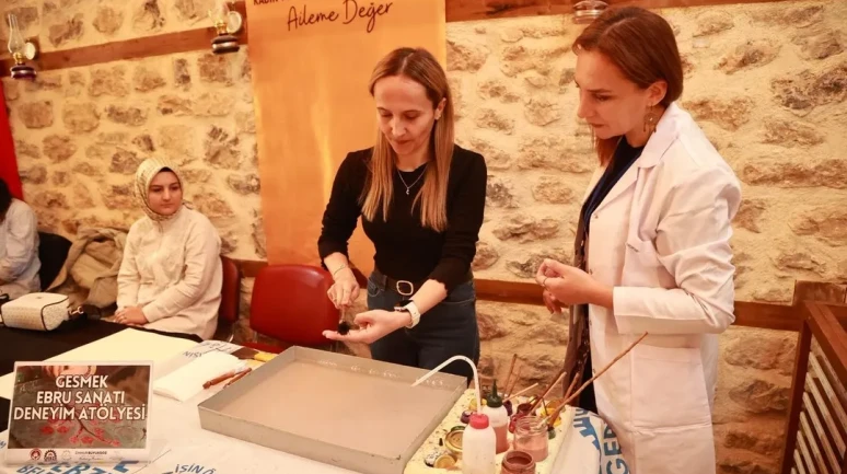 Gebze Belediyesi'nde tarihi mekanda ebru sanatı etkinliği düzenlendi