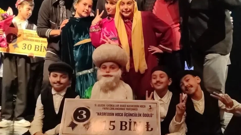 Çınarcık Gülkent İlkokulu tiyatro ekibi Türkiye üçüncüsü oldu