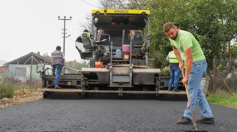 Sakarya Büyükşehir Belediyesi Pamukova’da 6 mahallenin yolunu yeniledi