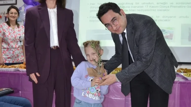 Manisa’da Dünya Prematüre Günü prematüre bebekler ve aileleriyle kutlandı