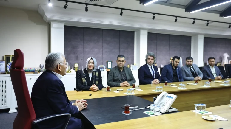 Kayseri'de ilk kadın ilçe başkanı Kahraman Büyükkılıç'ı ziyaret etti