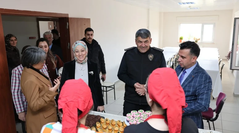 Erzurum Emniyet Müdürü ve eşi devlet korumasındaki çocuklarla rol model buluşması gerçekleştirdi
