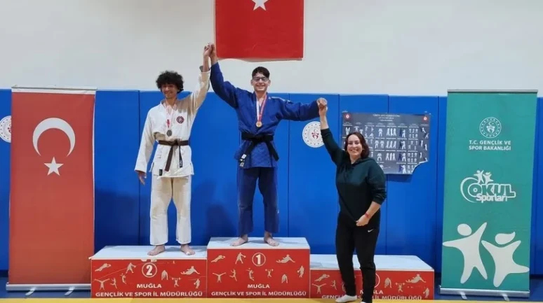 Muğla'da gençler judo il birinciliği için ter döktü