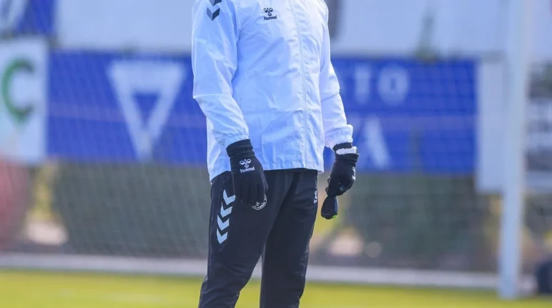 Konyaspor, Antalyaspor maçı hazırlıklarına milli takımlı oyuncular olmadan devam etti