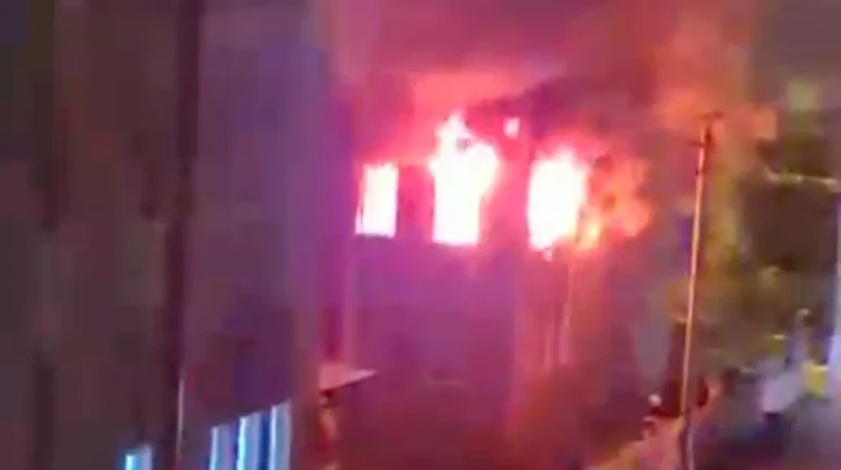 Kütahya'da apartman dairesinde çıkan yangında 1 bebek dahil 5 kişi itfaiye tarafından kurtarıldı