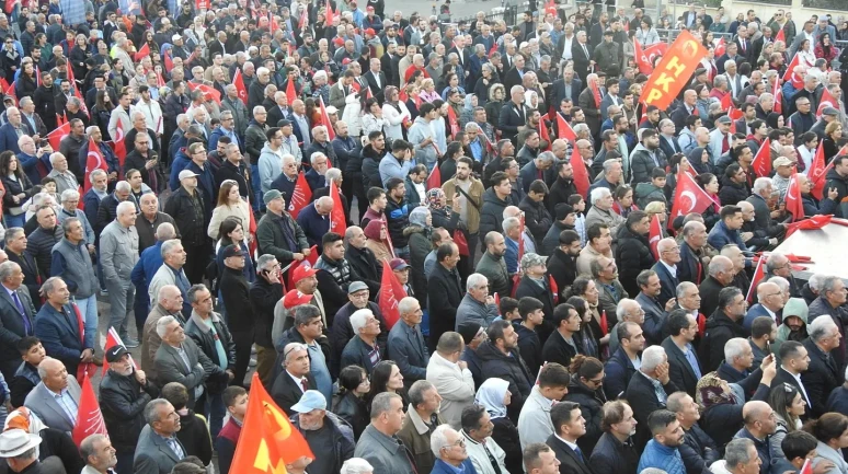 CHP Genel Başkanı Özgür Özel Kilis'te iktidar değişikliği ve vizesiz Avrupa vaatlerinde bulundu