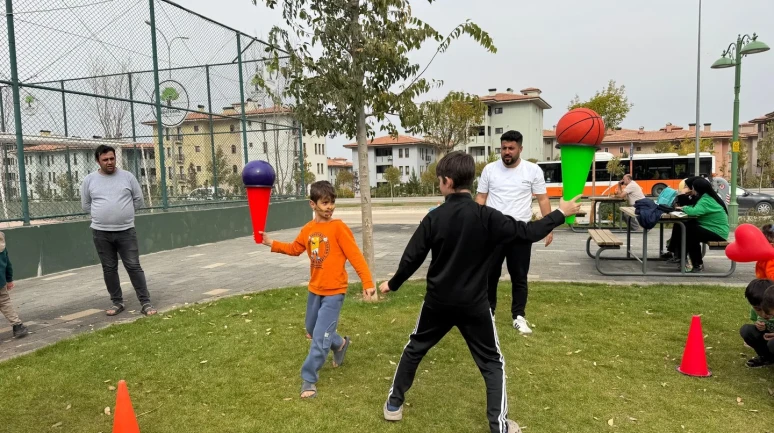 Şehitkamil Belediyesi ara tatilde çocuklar için renkli bir şenlik düzenledi