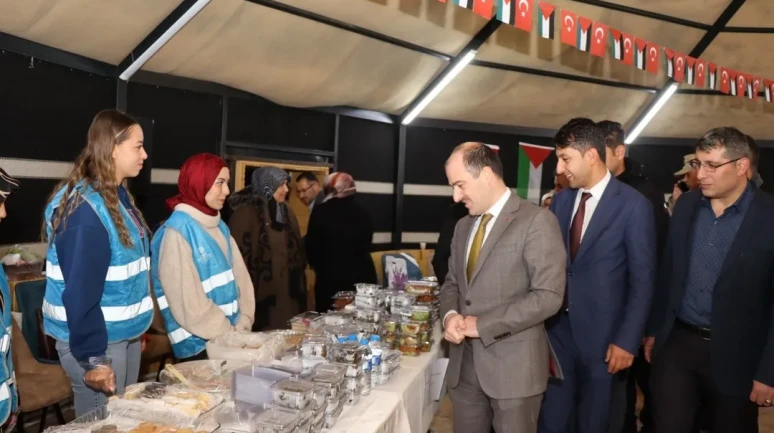 Erzurum'un Oltu ilçesinde Filistin'e destek için hayır çarşısı düzenlendi