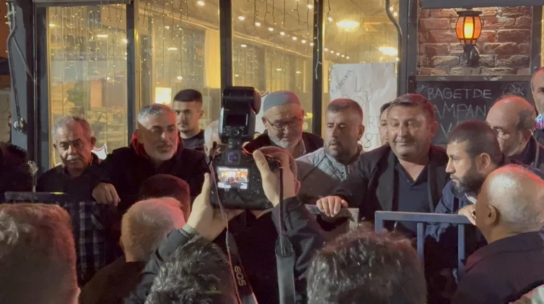 Kocaeli'nin Gebze ilçesinde bina yıkımı sonrası uzman ekipler zemin araştırması yapıyor