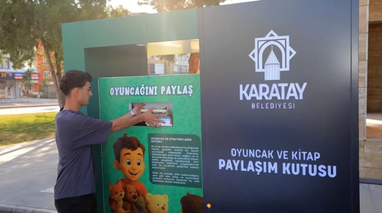 Konya'nın Karatay ilçesinde oyuncak ve kitap paylaşım kumbaraları hizmete açıldı