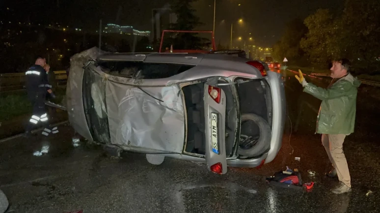 Samsun'da kontrolden çıkan araç hurdaya döndü, 4 kişi yara almadan kurtuldu