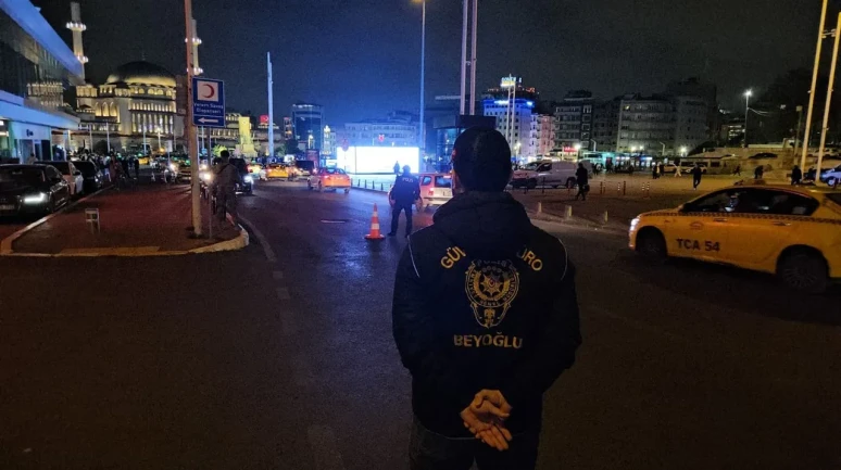 İstanbul'da Huzur İstanbul Uygulaması Ile Taksim Meydanı'nda Sıkı Denetim