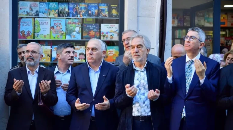 İstanbul'da Cağaloğlu Kitapçılar Çarşısı kültür ve edebiyat merkezi olarak açıldı