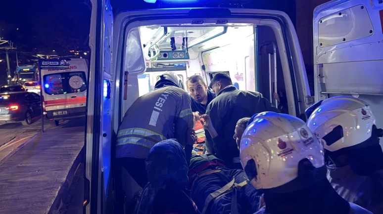 İstanbul'da M7 metro inşaatında iskele çöktü, yaralı 2 işçi itfaiye tarafından kurtarıldı