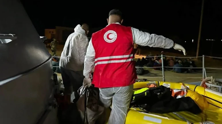Libya açıklarında 95 göçmeni taşıyan iki tekne battı 4 kişi hayatını kaybetti