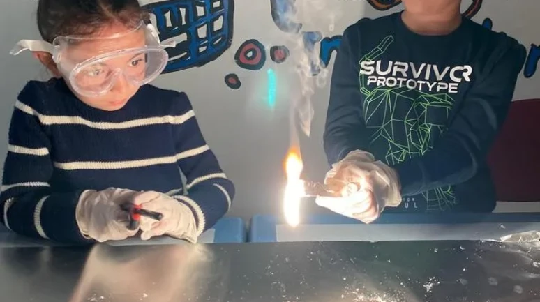 Muğla Gençlik Merkezi'nde çocuklar fen bilimlerini eğlenerek öğreniyor