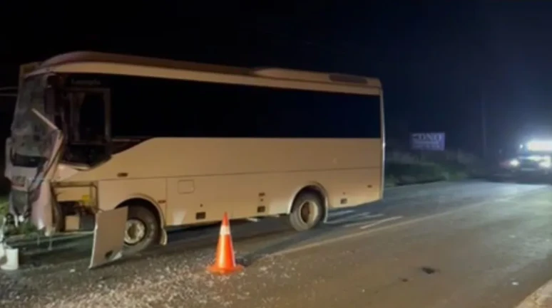 Tekirdağ'ın Çerkezköy ilçesinde iki servis aracı çarpıştı, 8 işçi yaralandı