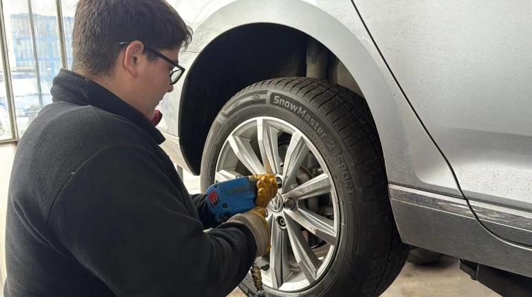 Düzce'de kış lastiği zorunluluğunun öne alınması lastikçilerde yoğunluğa neden oldu