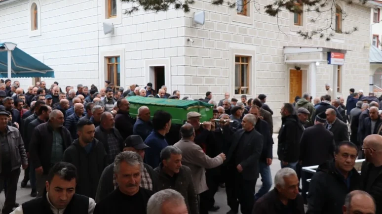 Erzurum'un Olur ilçesinde eski belediye başkanı Reşat Yıldırım kalp krizi sonucu hayatını kaybetti