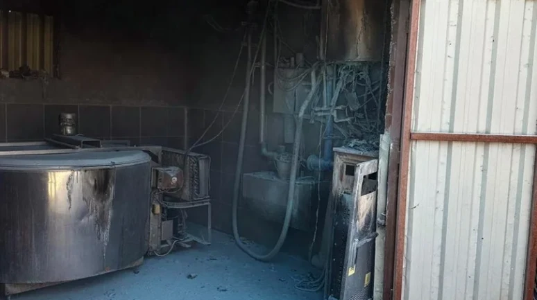 Sakarya'nın Kaynarca ilçesinde ahırdaki süt sağım ünitesinde yangın çıktı 400 bin liralık zarar