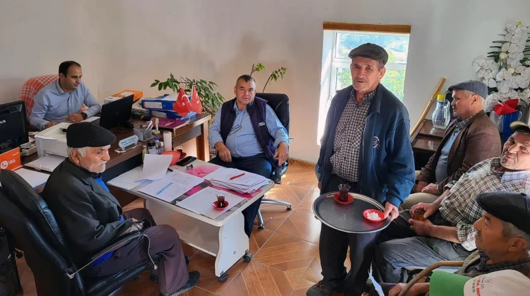 Menteşe Ziraat Odası Başkanı Mehmet Baştuğ Şenyayla’da elma üreticilerini ziyaret etti