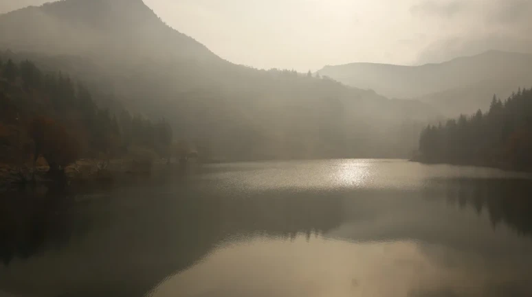 Afyonkarahisar'da sis bulutlarının göğe yükselmesi görsel şölen oluşturdu