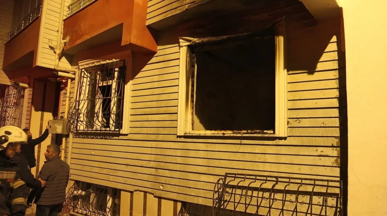 Elazığ'da 5 katlı binada çıkan yangın itfaiye ekipleri tarafından söndürüldü