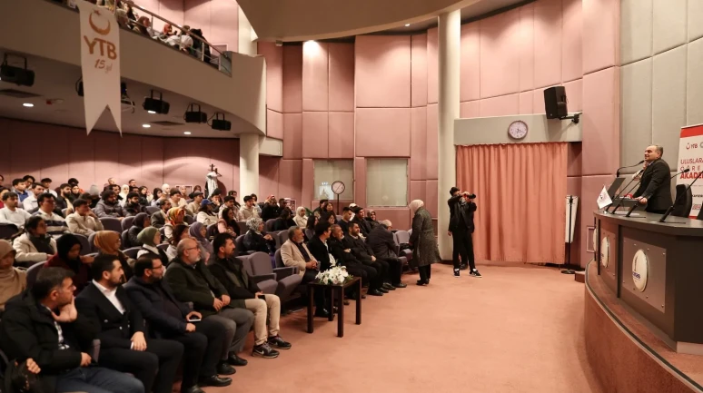 Erciyes Üniversitesi rektörü Prof. Dr. Fatih Altun Uluslararası Öğrenci Akademisi'nde açılış dersi verdi