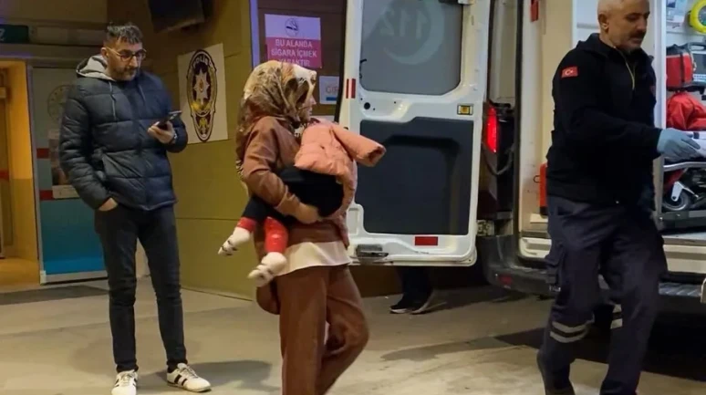 Bursa'nın İnegöl ilçesinde şifonyer devrilen 3 yaşındaki çocuk hastaneye kaldırıldı