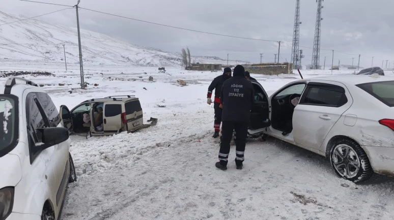 Iğdır–Doğubayazıt yolunda zincirleme kaza sonucu 3 kişi yaralandı