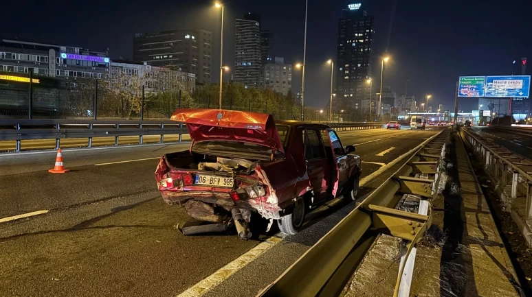 Şişli'de 3 aracın karıştığı kazada 1'i ağır 2 yaralı