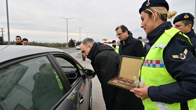 Manisa Valisi Özkan Salihli'de yılbaşı güvenlik denetimi gerçekleştirdi