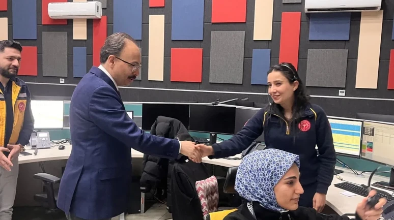 Siirt Valisi Kızılkaya yılbaşı denetimlerinde personelle bir araya geldi