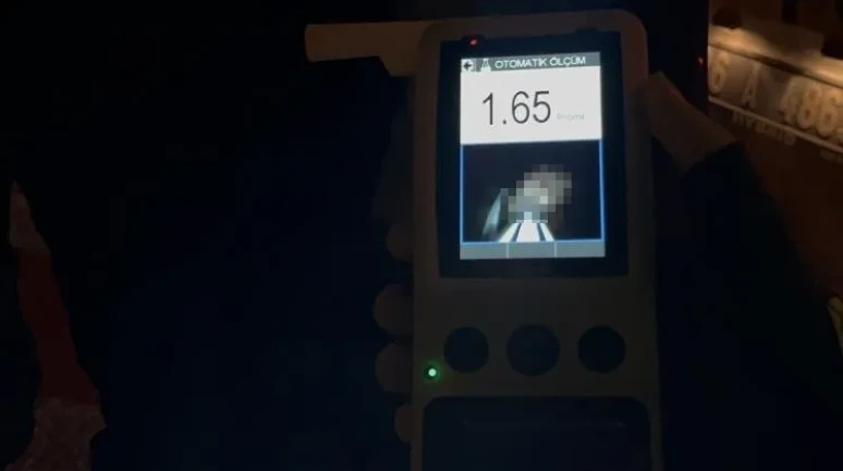 Eskişehir’de polisten kaçan ehliyetsiz ve alkollü sürücüye 43 bin 890 lira ceza kesildi