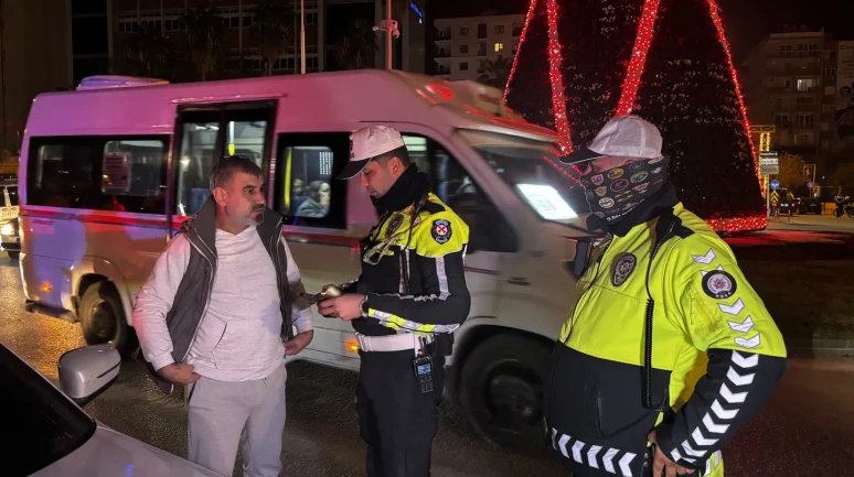 Adana’da trafik denetiminde 60 sürücüye 495 bin lira ceza kesildi