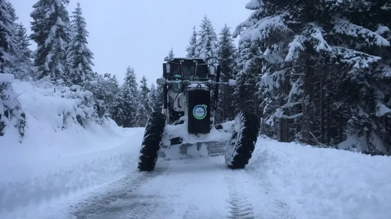 Ordu'da karla mücadele: 134 mahalle yolu ile 15 hasta ve 7 cenazeye müdahale