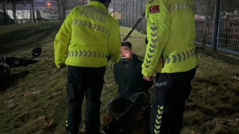 Kayseri’de alkollü sürücü polis ihtarını dinlemeyip kaçtı