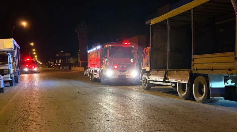 Atık maddelerin alev almasıyla mobilya fabrikasında yangın çıktı