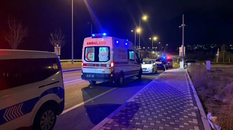 Kayseri'de polisten kaçan motosiklet sürücüsü ters yöne girerek kaza yaptı