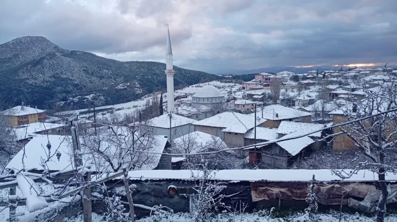 Bilecik'in Osmaneli ilçesinde yüksek kesimlere ilk kar yağdı