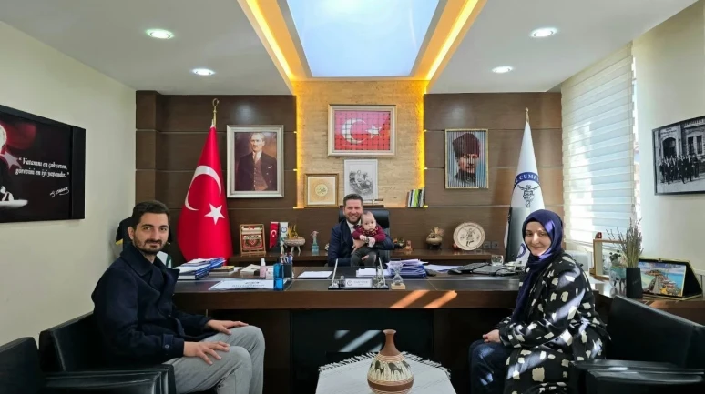 Tavas Belediye Başkanı Kadir Tatık makamında SMA hastası Kerem bebeği ağırladı