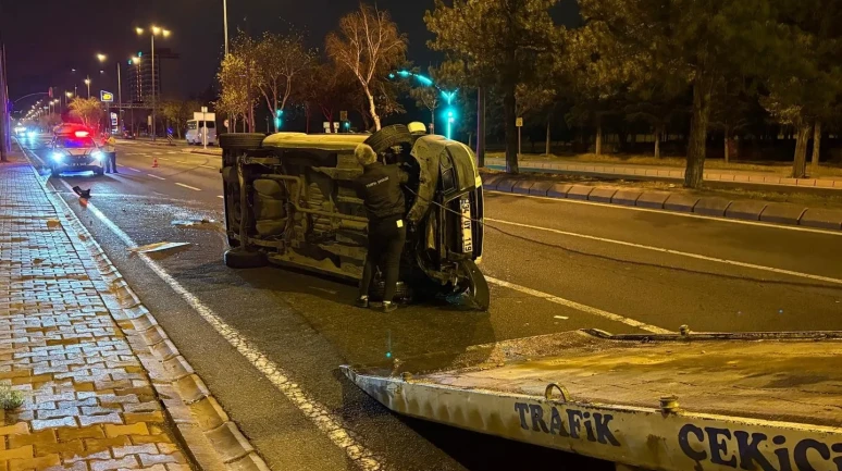 Kayseri'de önüne köpek çıkan araç yan yattı: 2 yaralı
