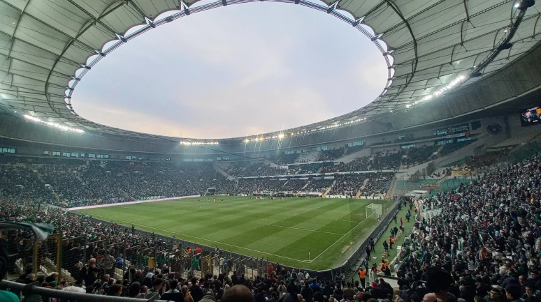 Bursa'da Osmangazi Belediyesi'nin sosyal projesiyle çocuklar ilk kez Bursaspor maçına gitti