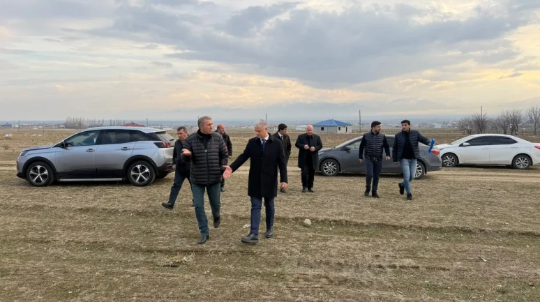 Muş'un Yaygın beldesine sentetik çim yüzeyli futbol sahası yapılacak