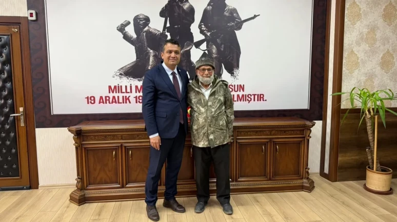 Mandalinaları Mehmetçiğe ulaştıran elmacı dede Dörtyol’a selamla döndü