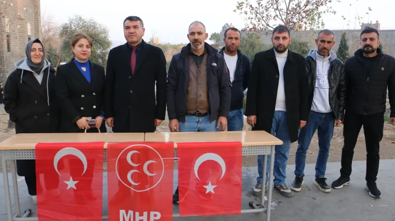 MHP Sur teşkilatı Regaip Kandili’nde vatandaşlara ikramda bulundu