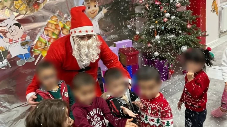 Van Büyükşehir Belediyesi'nin Regaip Kandili günü Noel etkinliği tepki çekti